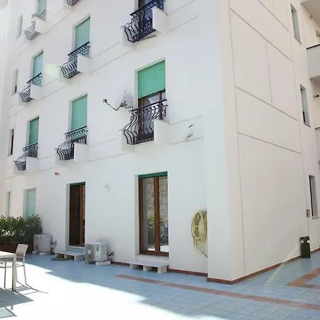 Coast Bed & Breakfast 4*